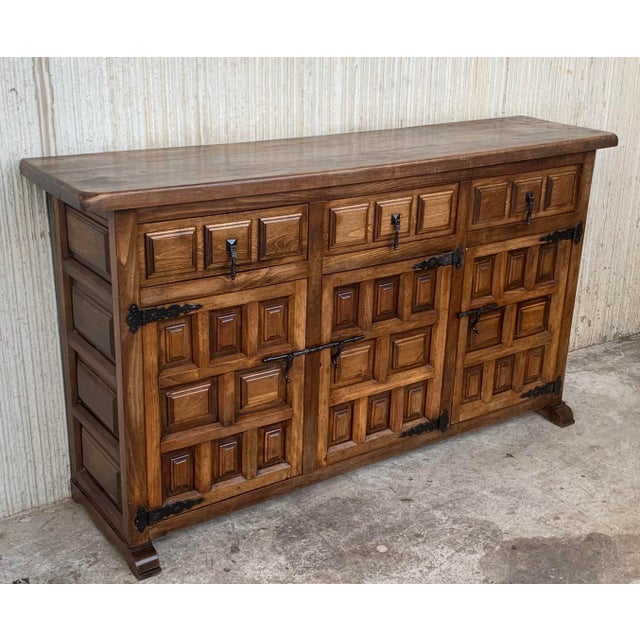 Baroque 20th Century Large Catalan Spanish Baroque Carved Walnut Cabinet With Three Door For Sale - Image 3 of 11