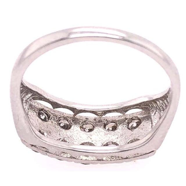 14 Karat White Gold Contemporary Diamond Band Wedding Anniversary Ring, Size 5.5 For Sale In New York - Image 6 of 10