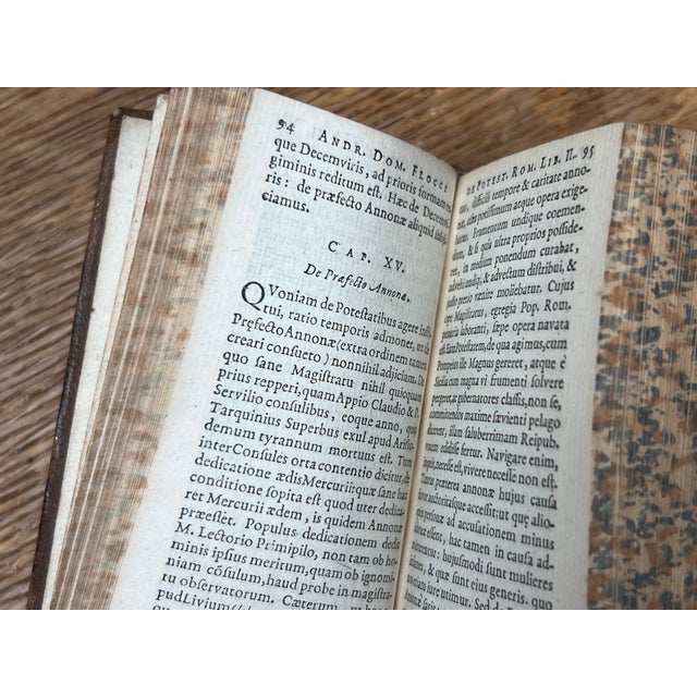 Rare Miniature Pocket Size Respublica Romana Elzevir Press Full Leather Binding 1629 Antique Book For Sale In New York - Image 6 of 9