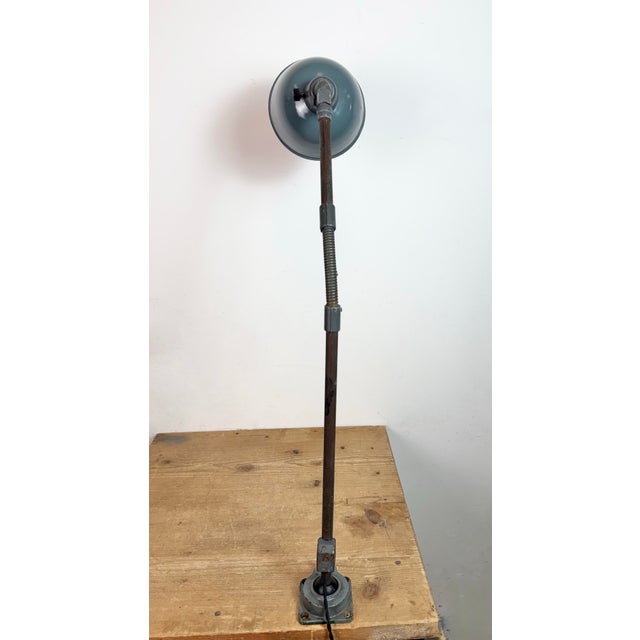 Industrial Grey Enamel Workshop Table Lamp from Siemens, 1950s For Sale - Image 15 of 18