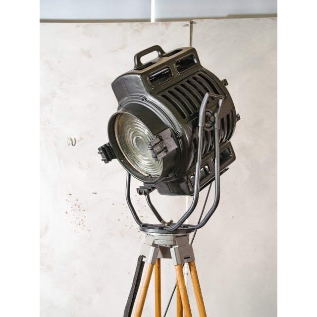 Vintage Movie Spotlight on Surveying Tripod Floor Lamp by Arri Arnold & Richter, 1950s For Sale - Image 10 of 18