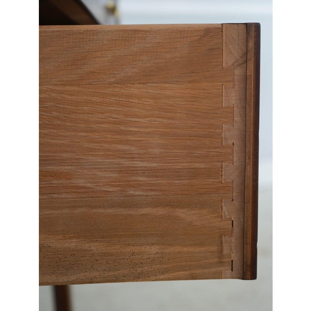 1980s Hekman Cherry & Yew Wood 4 Drawer Lowboy For Sale - Image 5 of 17