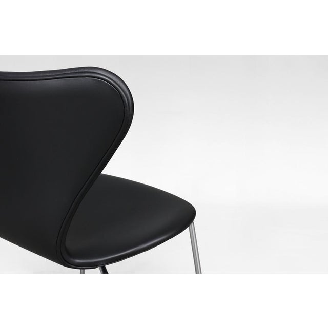 Black Leather Series 7 Dining Chairs by Arne Jacobsen for Fritz Hansen, Set of 4 For Sale - Image 6 of 9