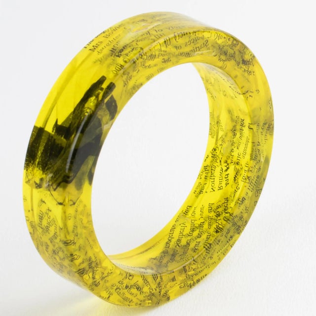 Contemporary John Galliano Yellow Acrylic Resin Bracelet Bangle with Newspaper Inclusions For Sale - Image 3 of 17