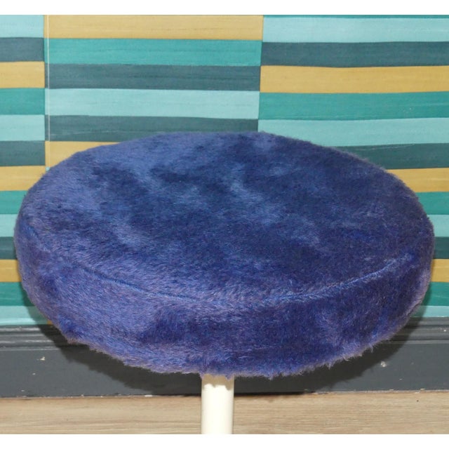 Tulip-Base Stool with Blue Plush, 1970s For Sale - Image 4 of 8