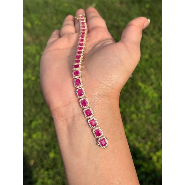 Luxury 10.41ct Ruby & 2.11ct Diamond Geometric Link Tennis Bracelet in 14k Gold For Sale In New York - Image 6 of 14