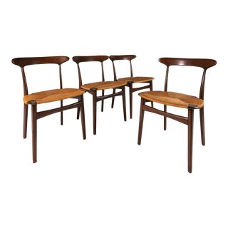 Set of 4 Danish Modern Dining Chairs in Walnut With Thrush Seats After Hans J. Wegner, Century 1960's For Sale