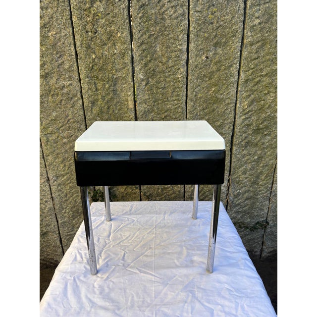 Mod Elba Kidney-Shaped Side Table with Foldable Plastic Top and Chromed Metal Legs For Sale - Image 13 of 16