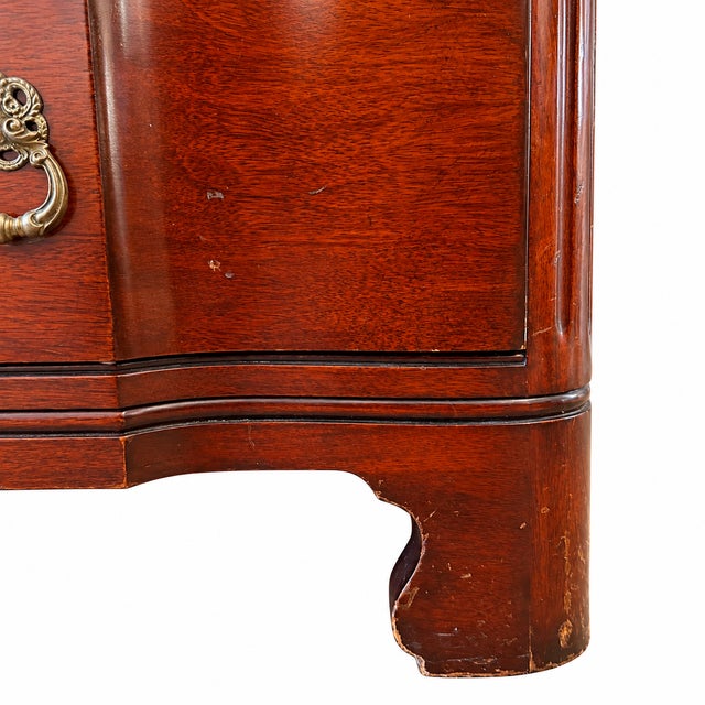 John Stuart Pair of Vintage John Stuart Serpentine Mahogany Chests For Sale - Image 4 of 5