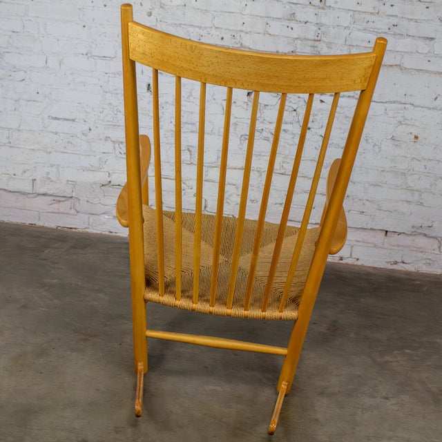 Wood Late 20th Century Scandinavian Modern Rocking Chair Model J16 by Hans Wegner Beechwood & Natural Cord Seat For Sale - Image 7 of 17