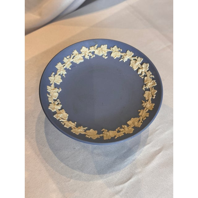 1950s Vintage Wedgwood Pale Blue Jasperware Sacrifice Collection – Pedestal Candy Bowl, C. 1950s For Sale - Image 5 of 7