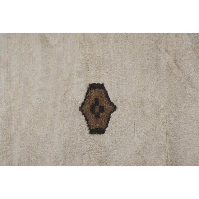 Ecru Checkered White Turkish Tulu Rug 4'8'' X 6'12'' For Sale - Image 8 of 10