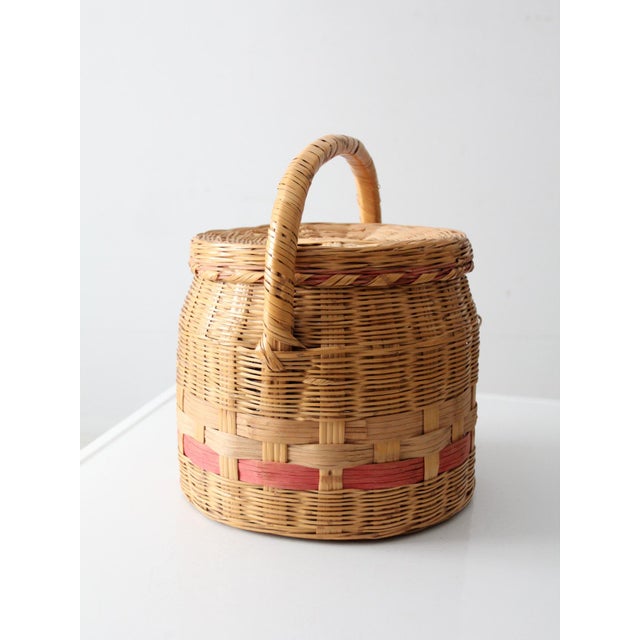 Wood Vintage American Wicker Lidded Gathering Basket For Sale - Image 7 of 15