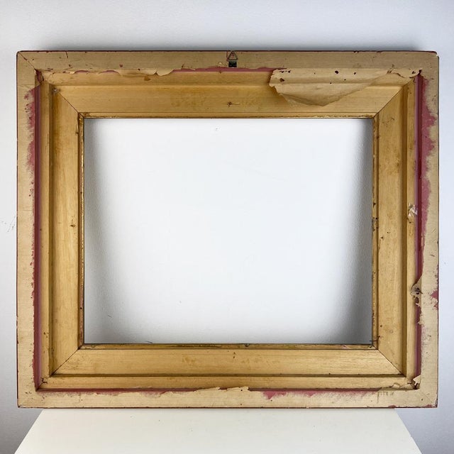 - Vintage Italian gilt wood picture frame - Has a hook for horizontal hanging - Good condition, please see all pictures...