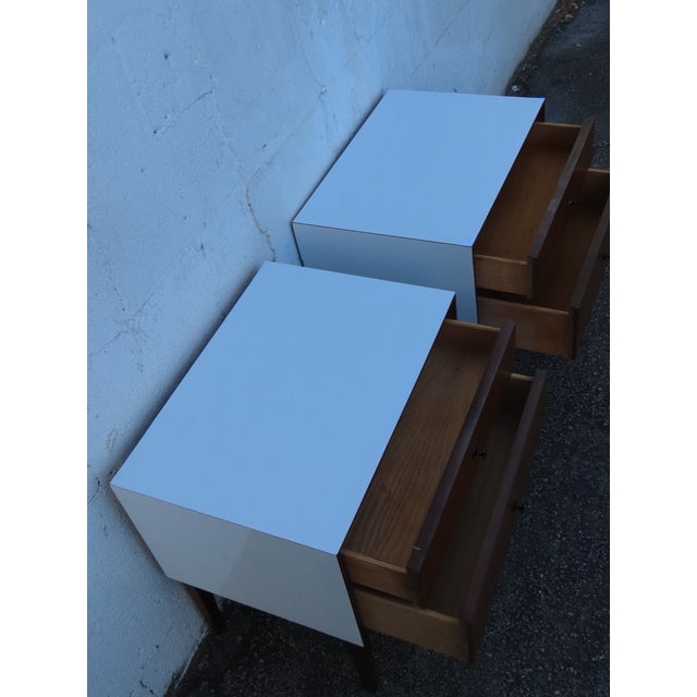 America of Martinsville Mid Century Modern Two Tones Nightstands a Pair 6298 For Sale - Image 11 of 18