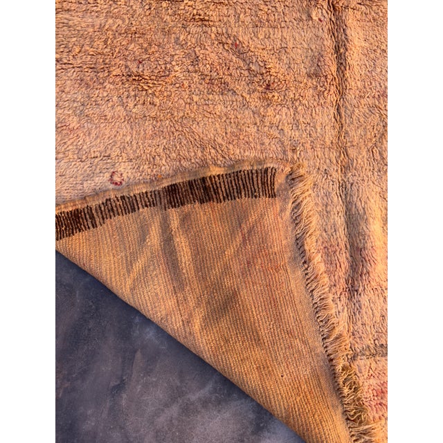 Mid-Century Modern Moroccan Beni M'Guild Rug - 5'7" X 9'7" Ft For Sale - Image 3 of 10