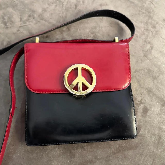 A 1980s Iconic Franco Moschino Small Hand Bag For Sale - Image 6 of 12