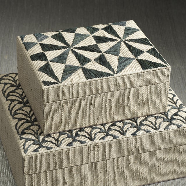 Textile Canaria Petals Natural Fiber Raffia Decorative Box For Sale - Image 7 of 8