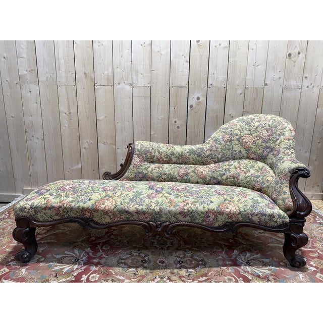 Napoleon III Daybed in Carved Walnut For Sale - Image 10 of 10