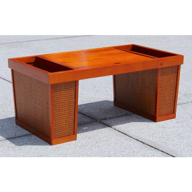 1970s Mid-Century Modern Lift-Top Coffee Table / Vintage Bed Tray With Storage – Cane Panel Accent – 1970s For Sale - Image 5 of 14