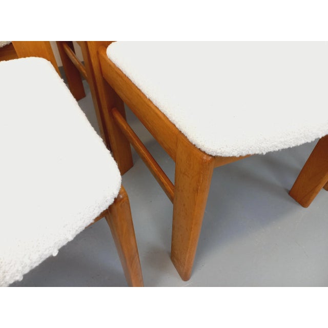 Vintage Chairs in Elm Wood and Bouclé Fabric, 1960s, Set of 6 For Sale - Image 11 of 18