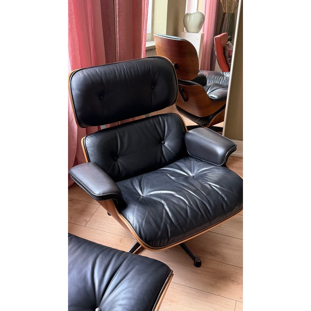Wonderful vintage Lounge Chair by Charles & Ray Eames from one of the first generations, bearing both the Herman Miller...