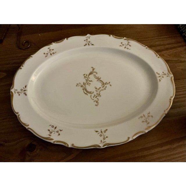 White English Serving Dish by Royal Doulton. Monteigne H4954 For Sale - Image 8 of 12
