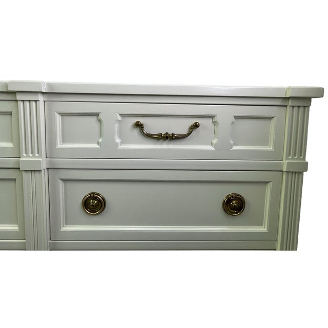 American of Martinsville Lacquered Dresser in Off-White With Brass Hardware, Transitional Style, 1970s For Sale - Image 14 of 17
