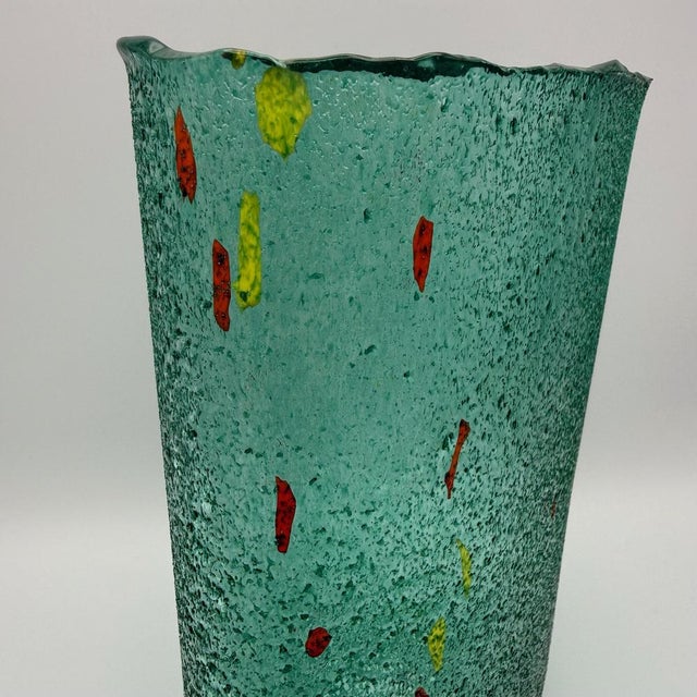 Large Emerald Green Antikva Glass Vase with Color Inclusions by Bertil Vallien for Kosta Boda, 1990s For Sale - Image 10 of 14