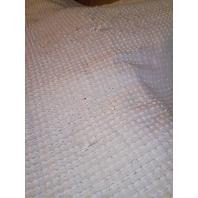 Rare Antique Hand-Tufted Whitework Candlewick Bedspread (C. 1900) - Queen/King Size Heirloom W/ Deep Fringe For Sale - Image 12 of 14