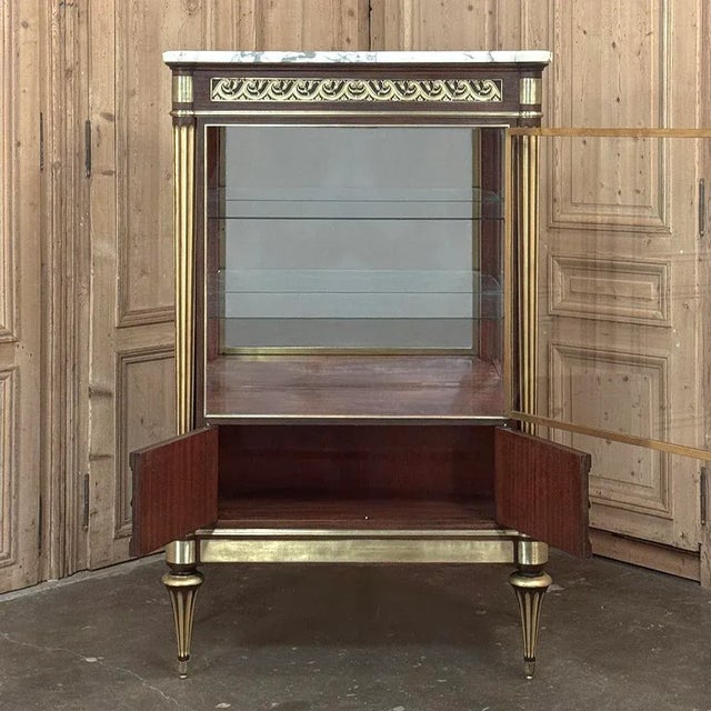 Antique French Louis XVI Mahogany Vitrine With Carrara Marble For Sale - Image 15 of 18