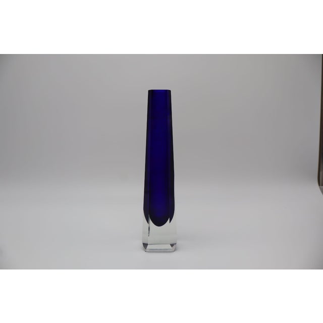 Blue Mid-Century Italian Cobalt Blue Faceted Sommerso Murano Glass Vase attributed to Flavio Poli, 1960s For Sale - Image 8 of 8