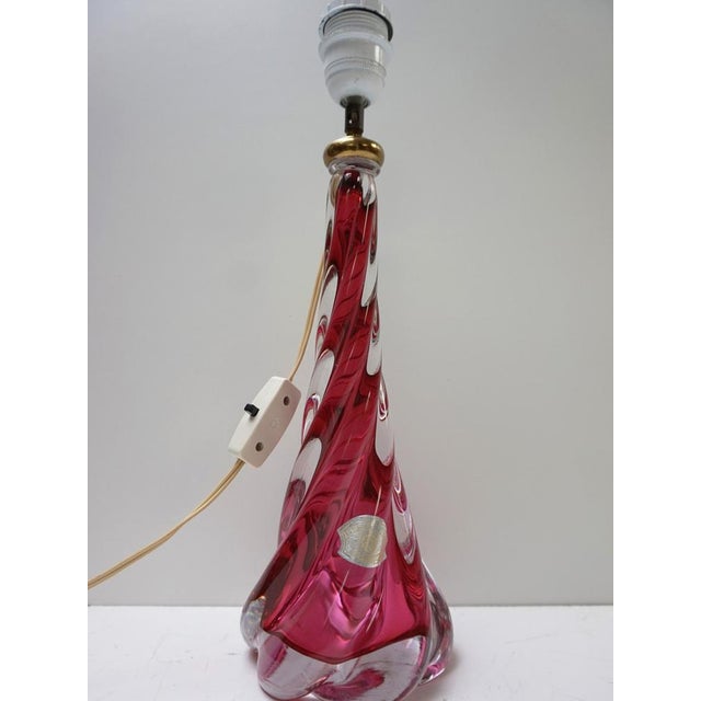 Mid-Century Modern Pink & Clear Crystal Glass Twisted Table Lamp from Val St Lambert, 1950s For Sale - Image 3 of 14