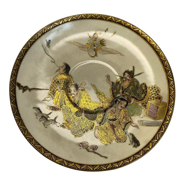 Japanese Satsuma-Style Plate With Four Figures & Gilt Decoration For Sale