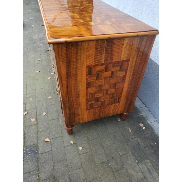 Louis XVI Commode in Inlaid Walnut, 1790 For Sale - Image 11 of 12
