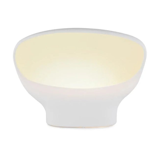 Sculpture or lamp or both? The Teneum table light, made in Italy by Venetian artisans of white matte ceramic, has a soft,...