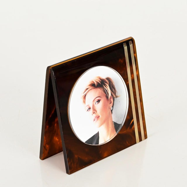 Gorgeous Mid-Century photo frame in curved acrliyc glass with a beautiful tortoiseshell effect and brass. This charming...