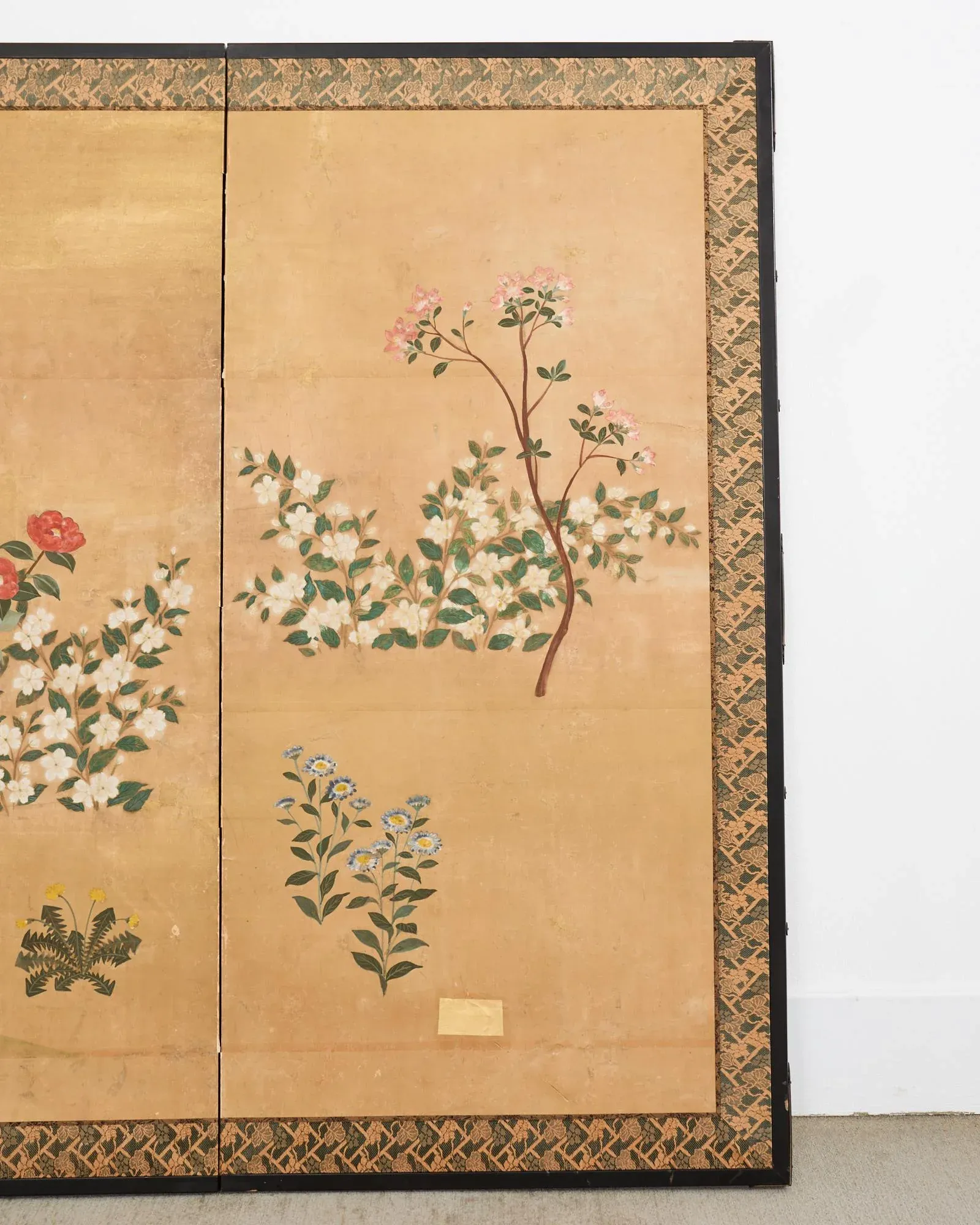 shiribonshi様のディスプレイ Japanese Showa Four Panel Screen Spring Flowers on Gilt | Chairish