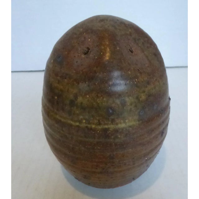 1950s Barbara Garrett Organic Mid Century Modern Pair of Stylized Stoneware Pottery Owls For Sale In Miami - Image 6 of 12