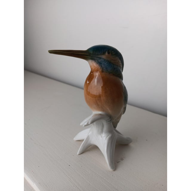 Porcelain Bird Kingfisher Karl Ens, in Very Good conditions. Designed before 1890 This piece has an attribution mark, I am...