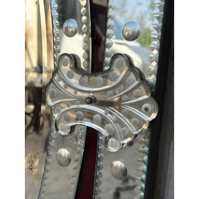 1880-1900 Venetian Mirror with Pediment Garnet Glass Adorned with Flowers For Sale - Image 6 of 18