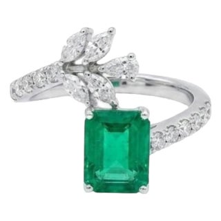 Natural Emerald 2.19cts & Diamond 0.13cts Ring in 18k Gold For Sale