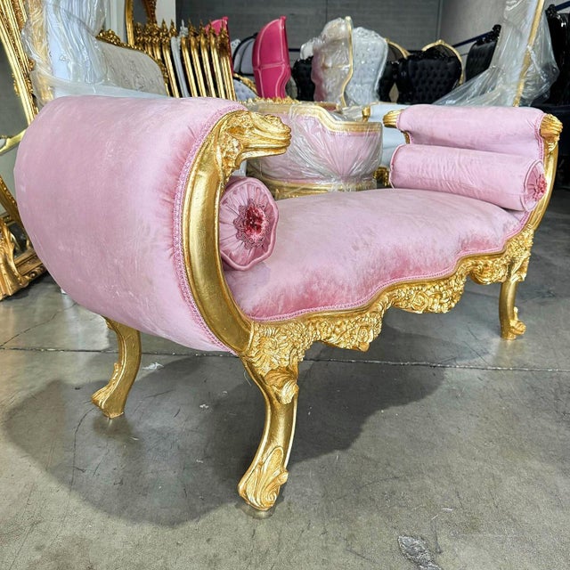 Baroque Baroque Style Vintage Pink Velvet Tufted Bench – Luxury Interior Design Furniture For Sale - Image 3 of 5