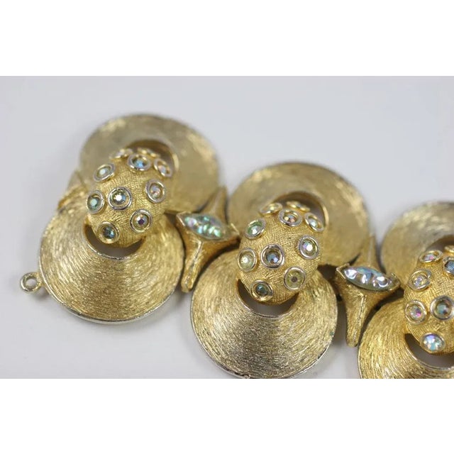 Gold 1950s HOBE Rhinestone & Goldtone Clamshell Bracelet For Sale - Image 8 of 10