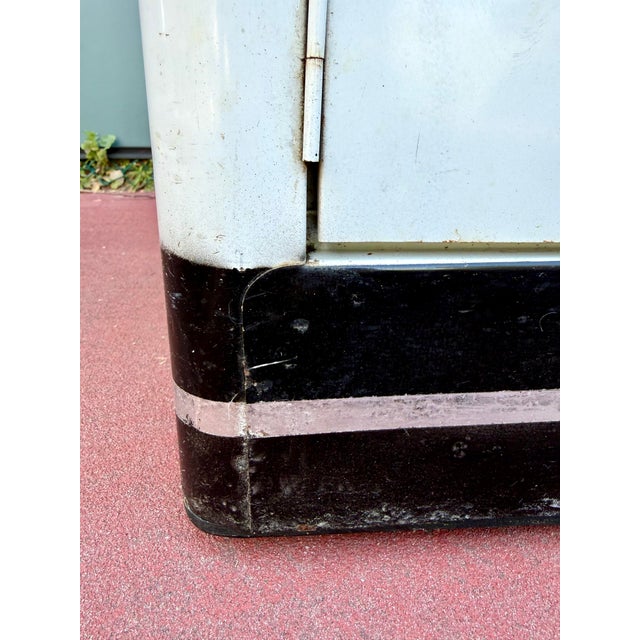 1940s 1940s Art Deco White Metal Utility Cabinet With Chrome Details For Sale - Image 5 of 17