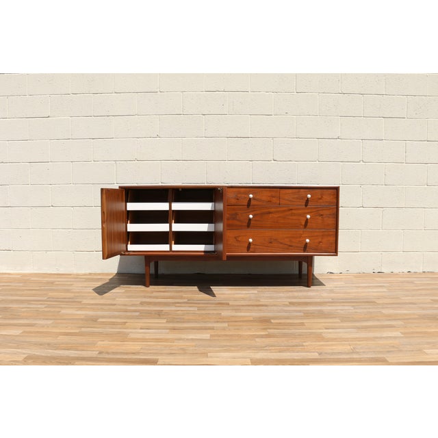 Brown Kipp Stewart & Stewart MacDougall for Drexel Declaration Mid-Century Walnut Dresser | 10 Drawers | Circa 1950s For Sale - Image 8 of 18