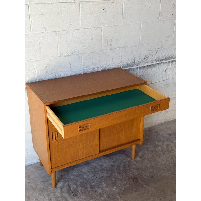 Oak Sideboard Credenza With Sliding Doors and Top Drawer Vintage Mid-Century Modern 1960s For Sale In Los Angeles - Image 6 of 10