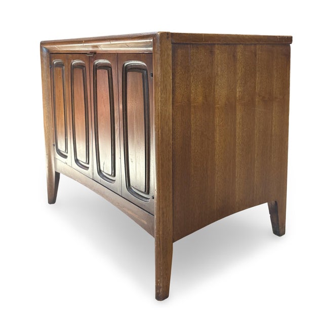 Pair of Mid 20th Century Modern Walnut Kent Coffey Perspecta Nightstands, Attributed For Sale In Sacramento - Image 6 of 14
