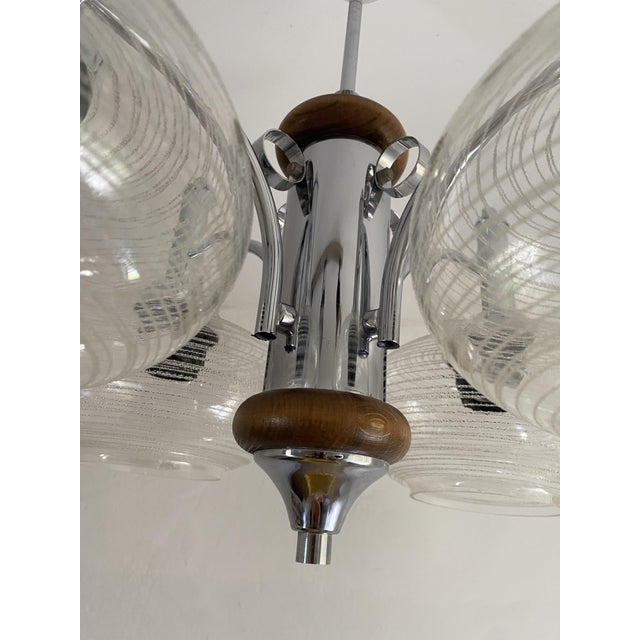 Vintage Space Age Sputnik Chandelier in Chrome-Plated Metal, Wooden Accents and Clear Ribbed Glass Shades by Emi Poljčane, Yugoslav, 1970s For Sale - Image 13 of 18
