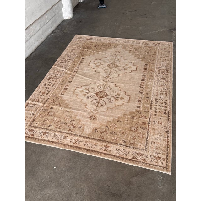 Design Plus Gallery presents a 9ft x 12ft Aurelia Hand-Knotted Wool Rug from Pottery Barn. This hand-knotted rug is made...